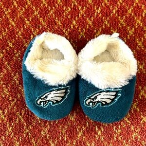 Philadelphia Eagles Infant Slippers - 6-9 months (L)